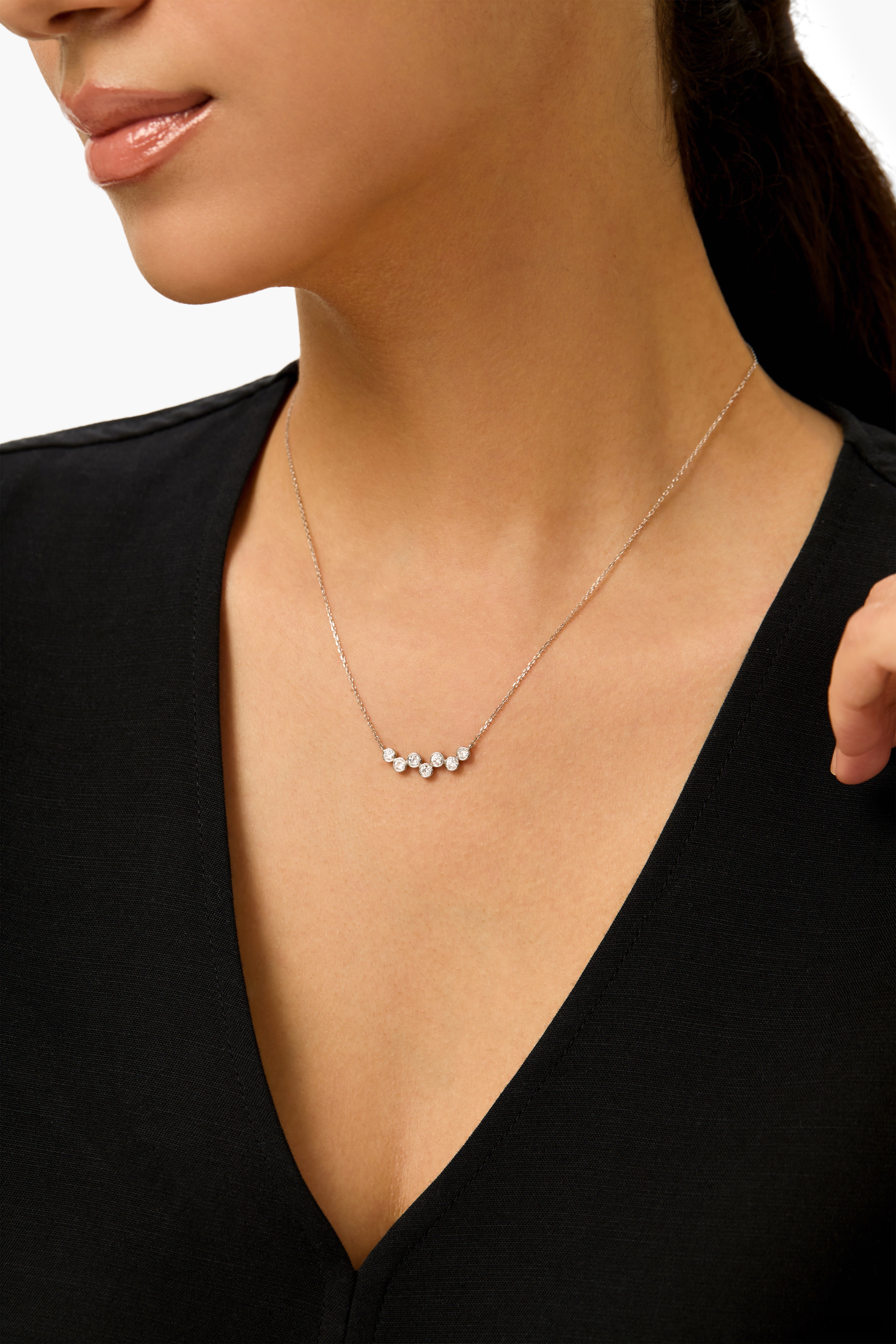 ラウンドベゼル型　ラボグロウンダイヤモンドネックレス　プラチナ製