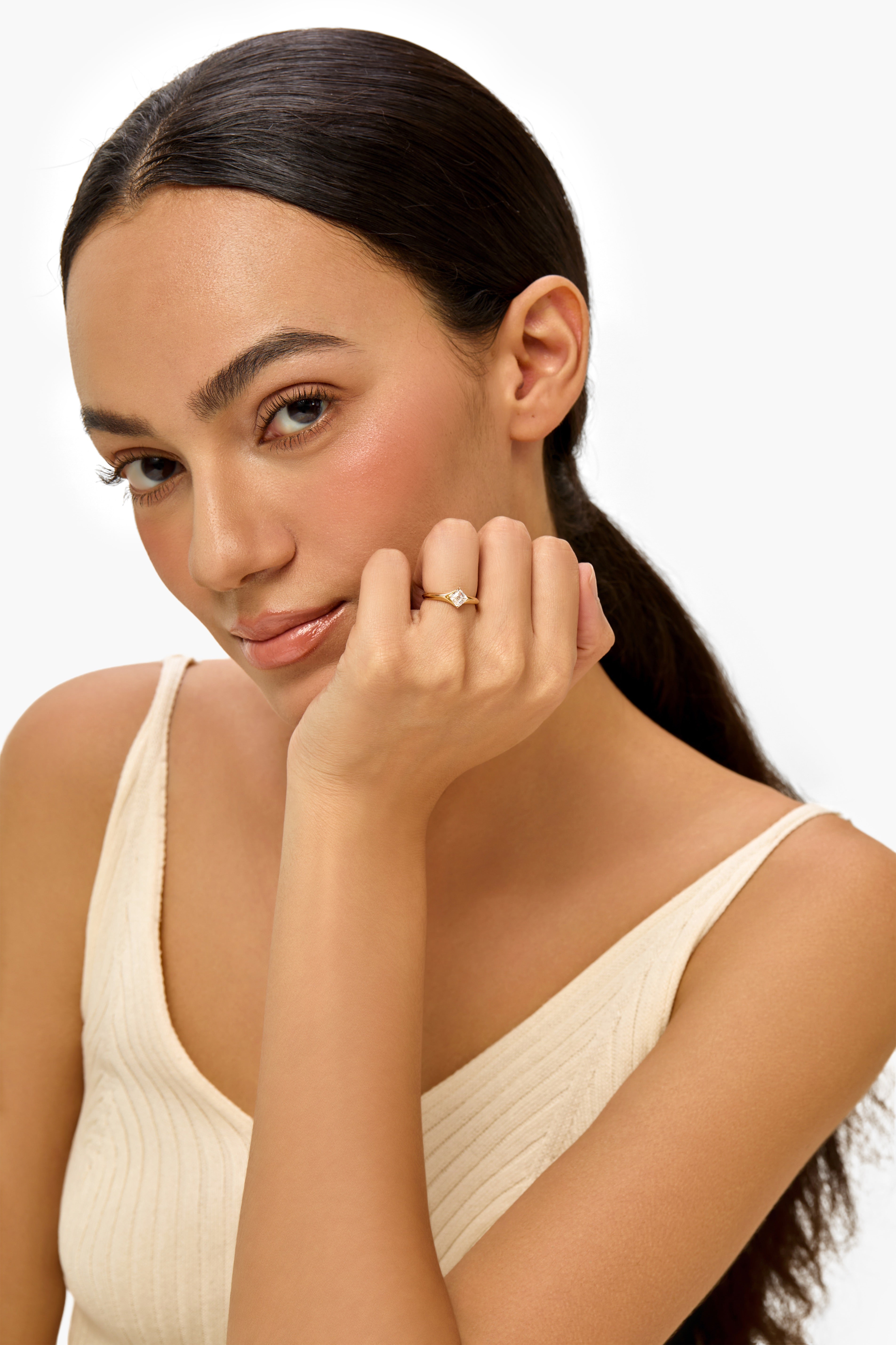 14金イエローゴールド アッシャーカット NSEWラボグロウンダイヤモンド エンゲージメントリング