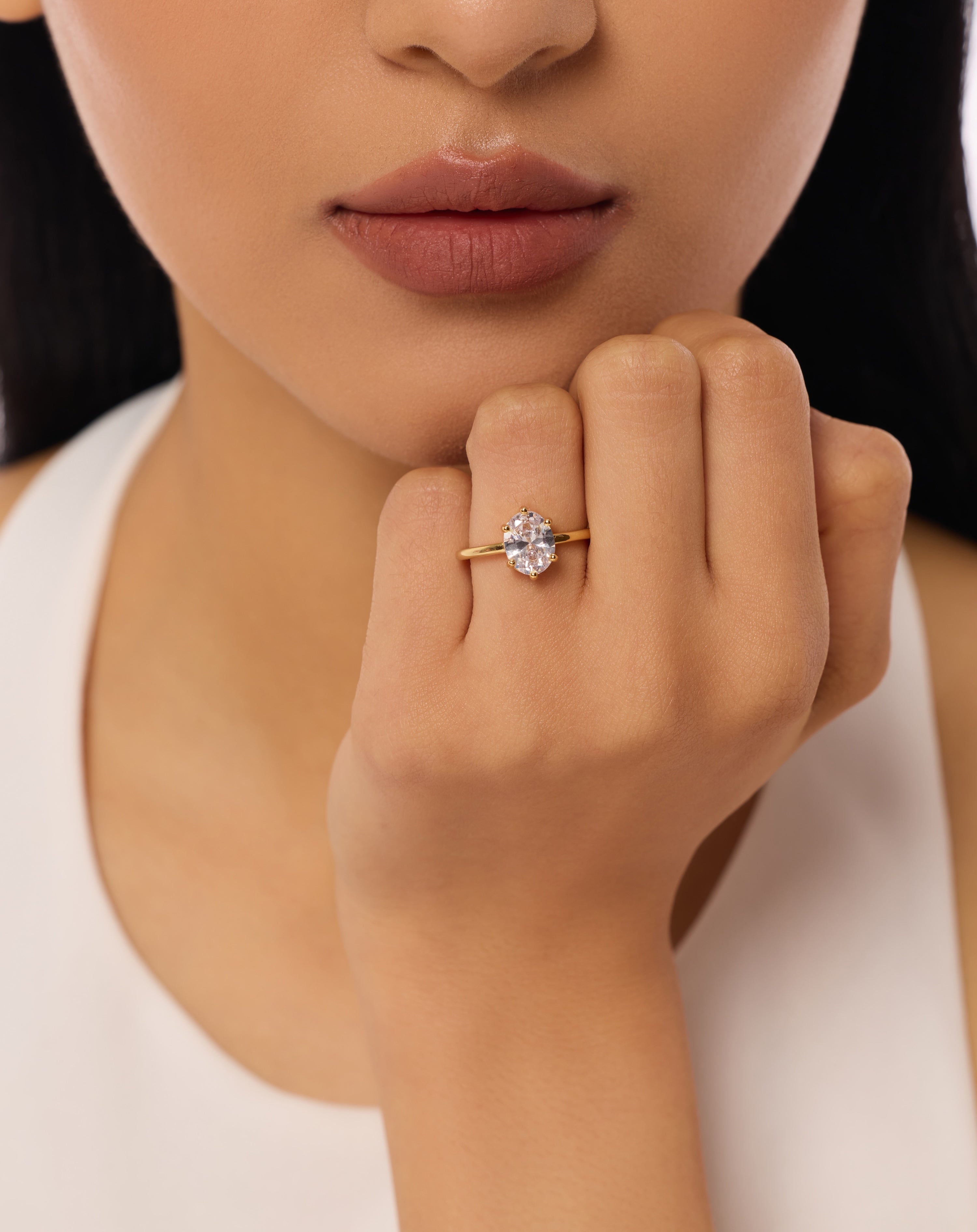 ソリティア プロングセット オーバルカット婚約指輪、1.5カラット ラボグロウン ダイヤモンド、14Kイエローゴールド