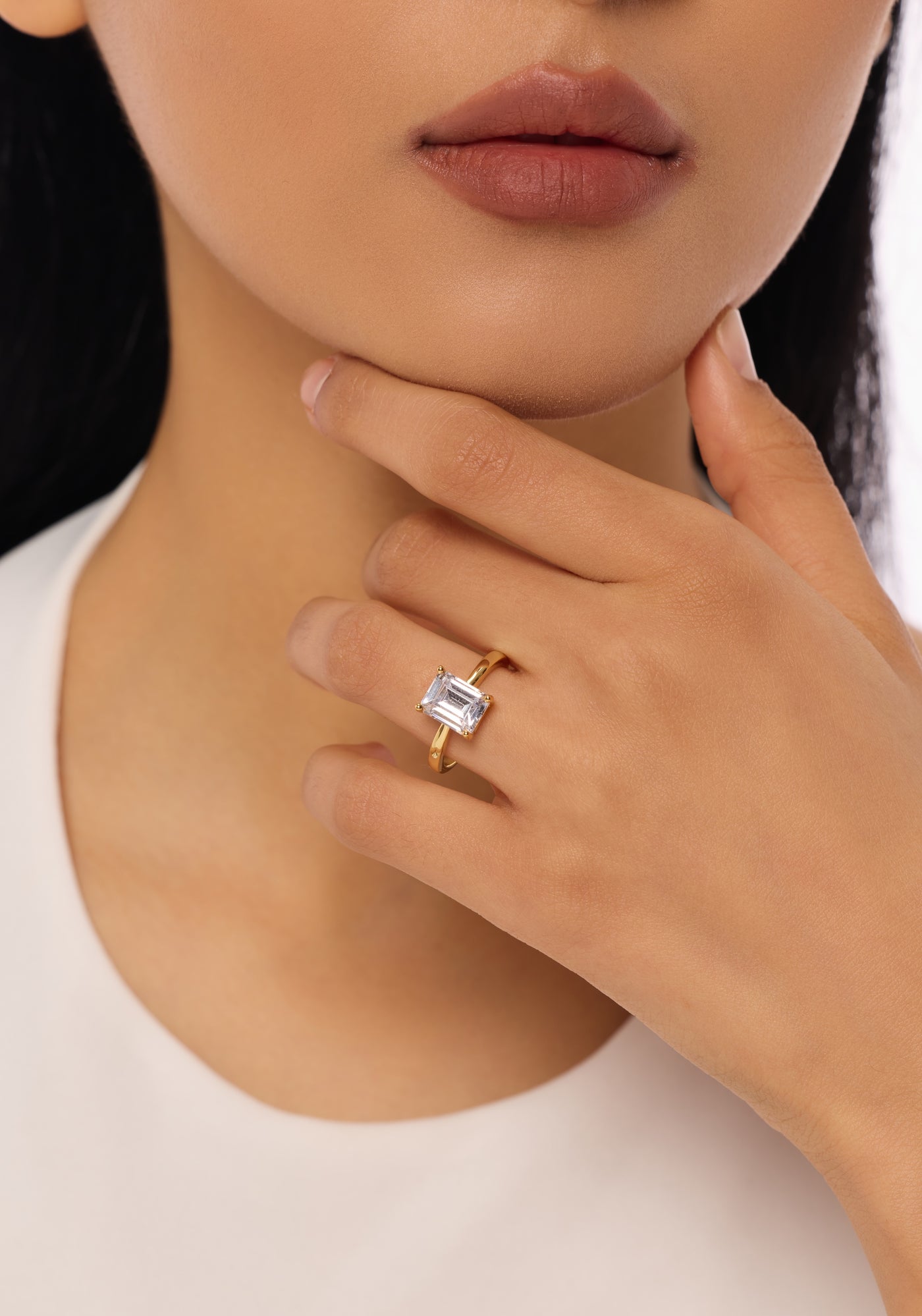 ソリティア プロングセット エメラルドカット 婚約指輪、ラボグロウンダイヤモンド、14Kイエローゴールド