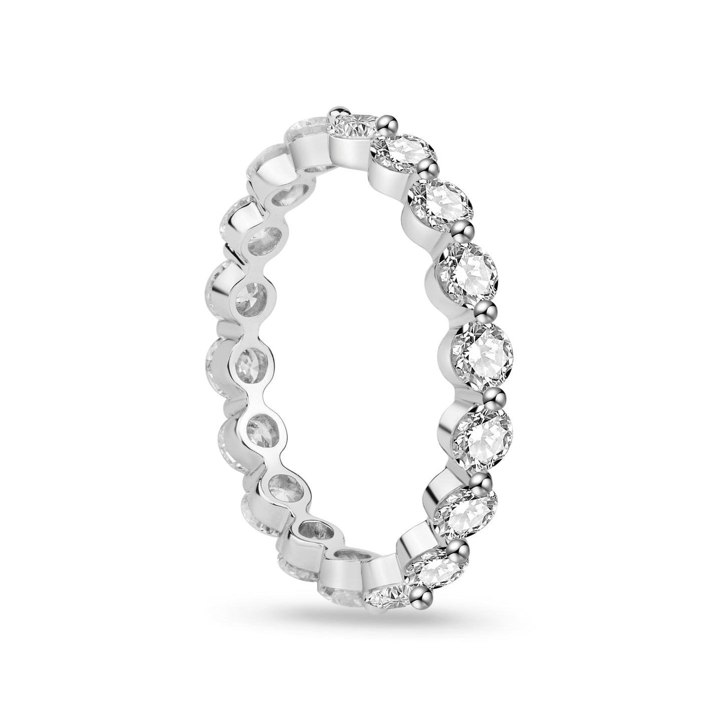 Anillo de boda compartido con diamante de laboratorio de una sola punta y forma redonda en platino blanco.